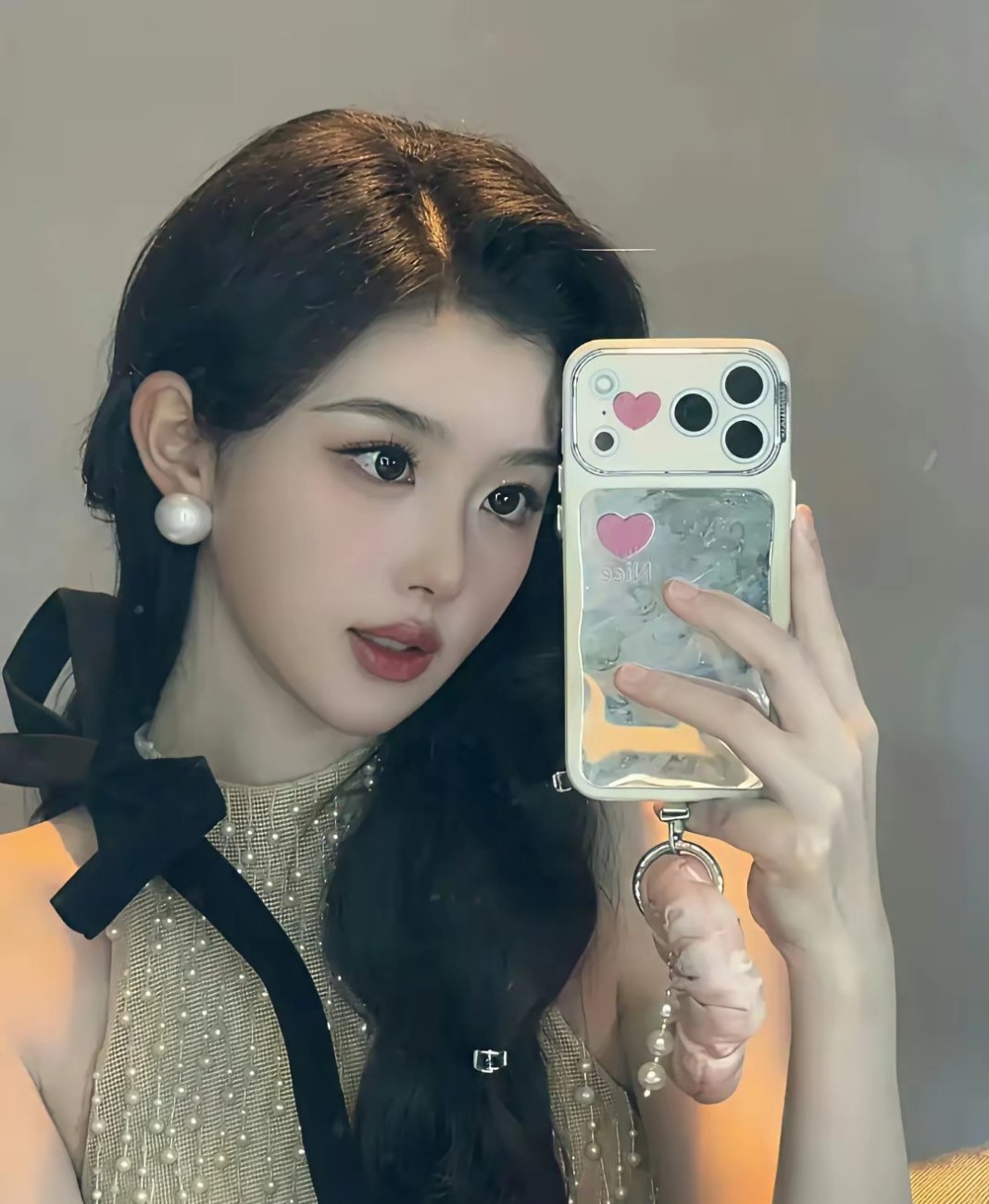 看了《逐玉》里的孔雪儿跟当年青你时期判若两人，妆容气质都大变，反而更显年轻真的好