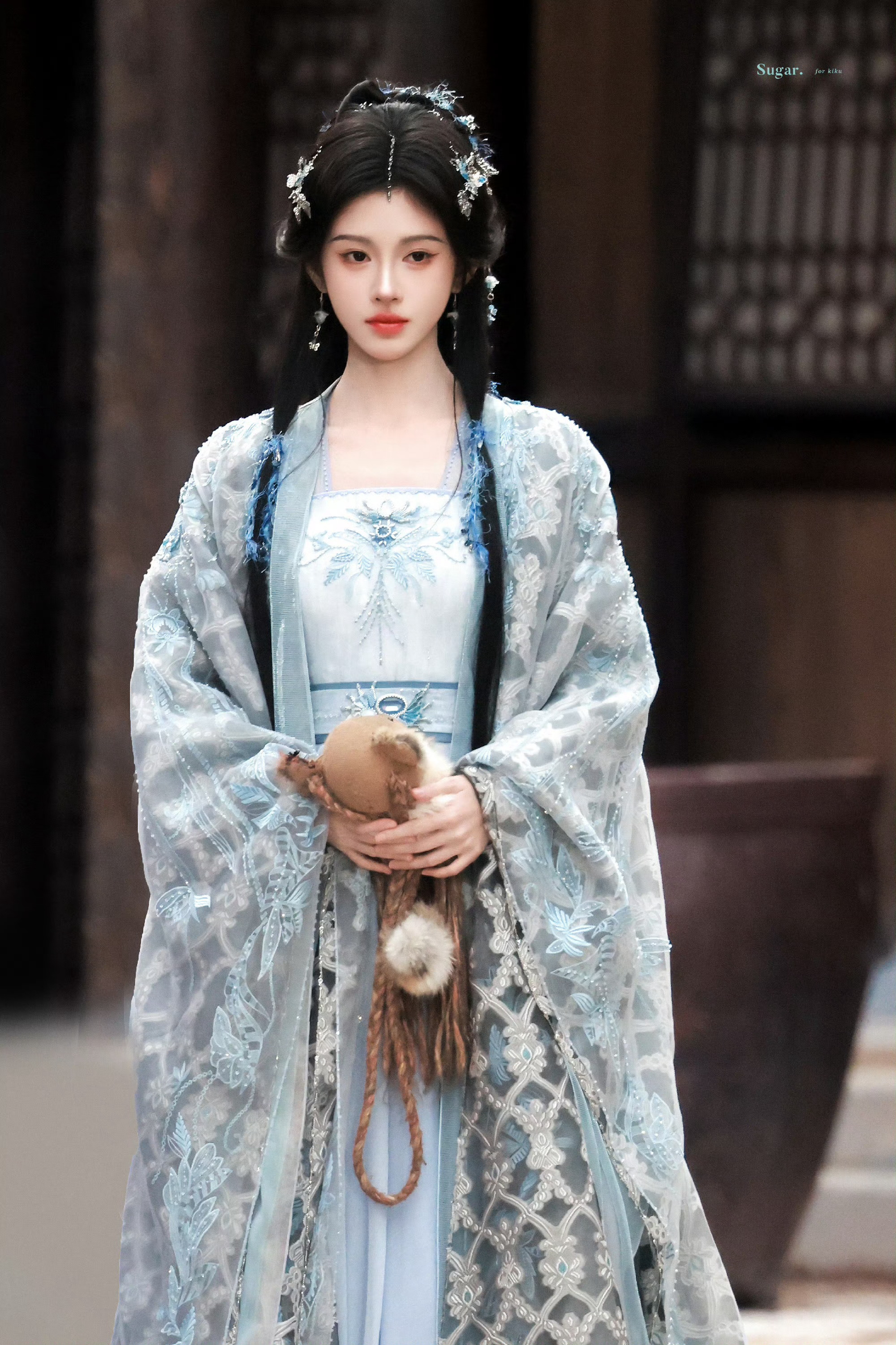 鞠婧祎 jjy鞠婧祎露芜衣 jjy鞠婧祎月鳞绮纪 “追随光 我对你的爱意永远热烈