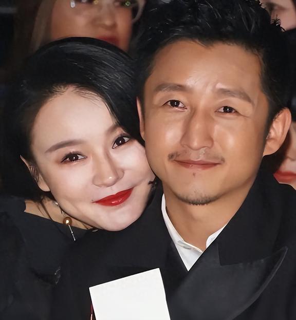 邹市明深夜发文力挺冉莹颖仅两天，荒唐一幕再度上演，回看那英此前的争议言论，不难发