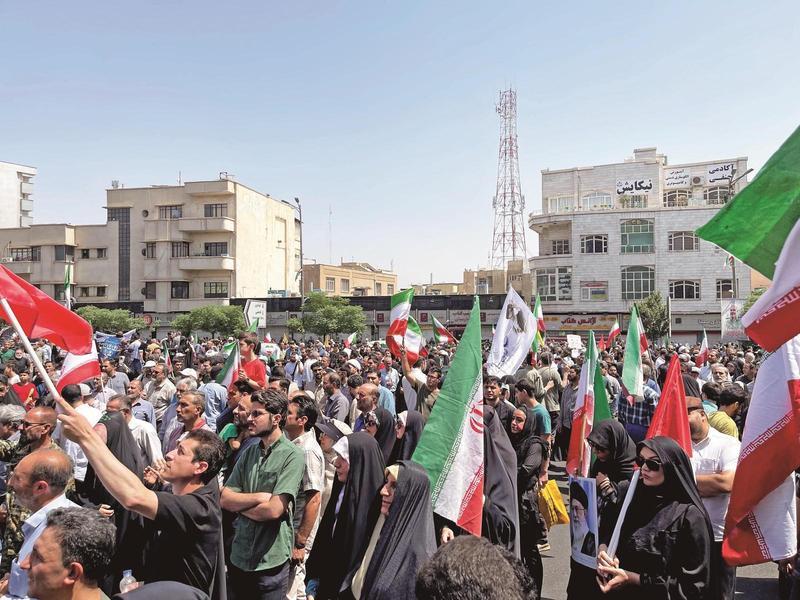 伊朗要想解决内部问题，必须先把经济搞上去，必须遏制通货膨胀，必须让伊朗里亚尔与美