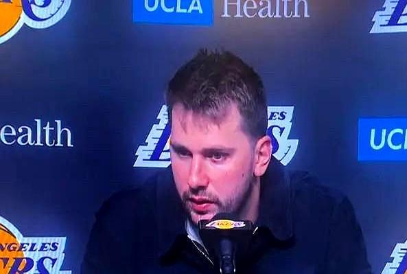 湖人领先三节，最后6秒遭1分绝杀
 
最后6.7秒，魔术班切罗投篮偏出，温德尔·