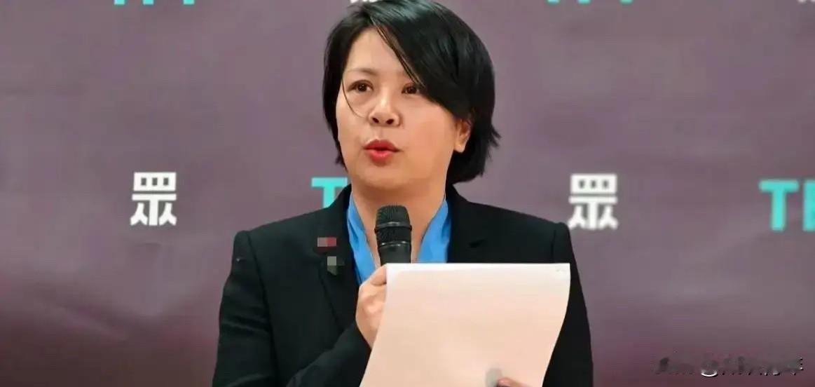 民进党把李贞秀请上节目，本来剧本写好了，让她开口骂大陆，结果她当着主持人的面直接