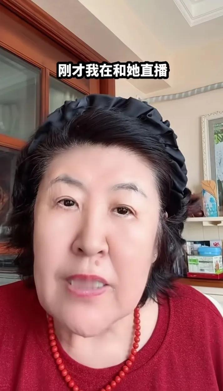 钟丽缇的婆婆，看上去难相处有个性，爱摆脸色，钟丽缇之前经常哭，是对这样的家庭有愧