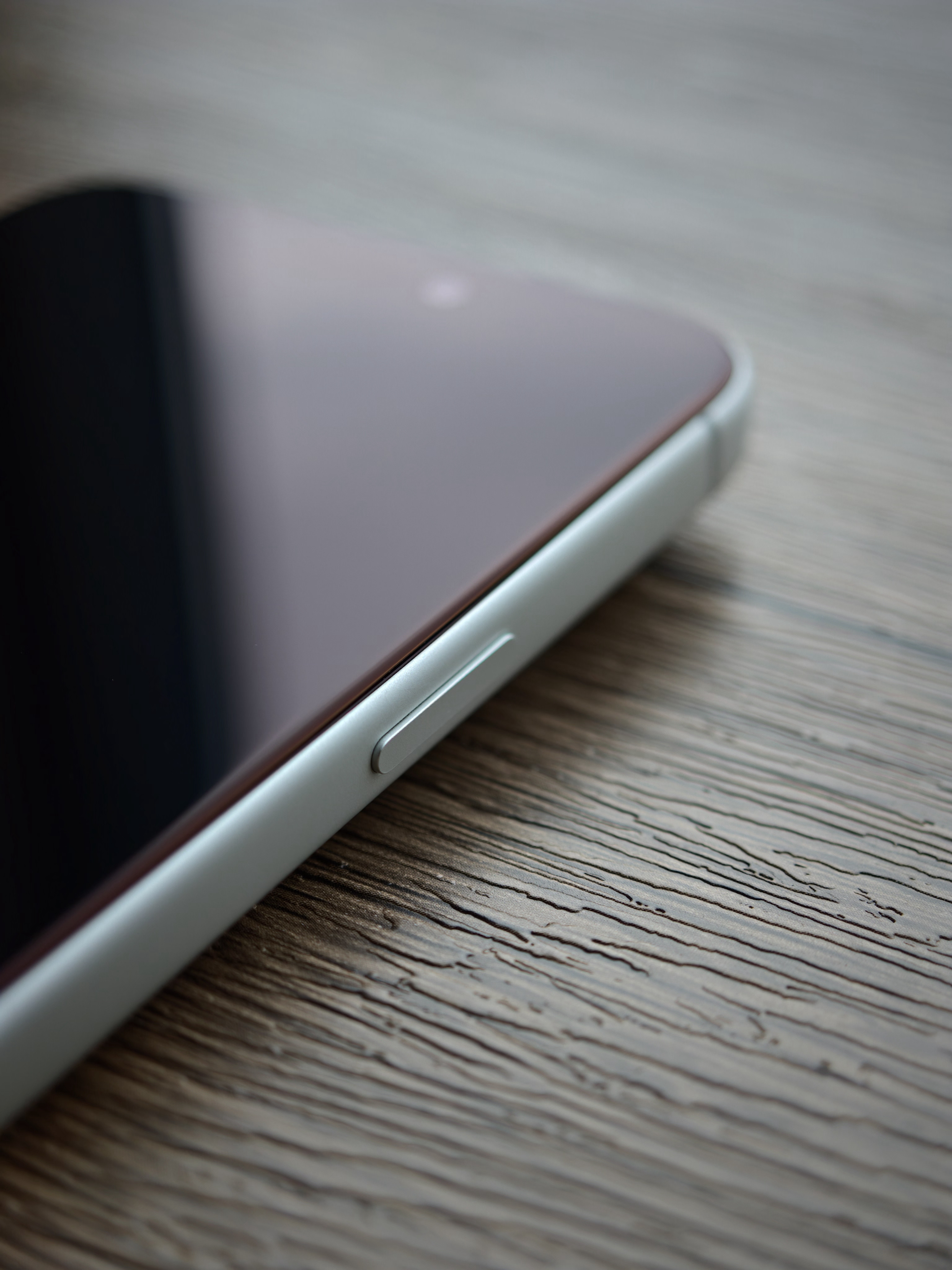 iPhone 17 Pro Max 见峰 1:1 玻璃 AR 膜特别适合裸机使用