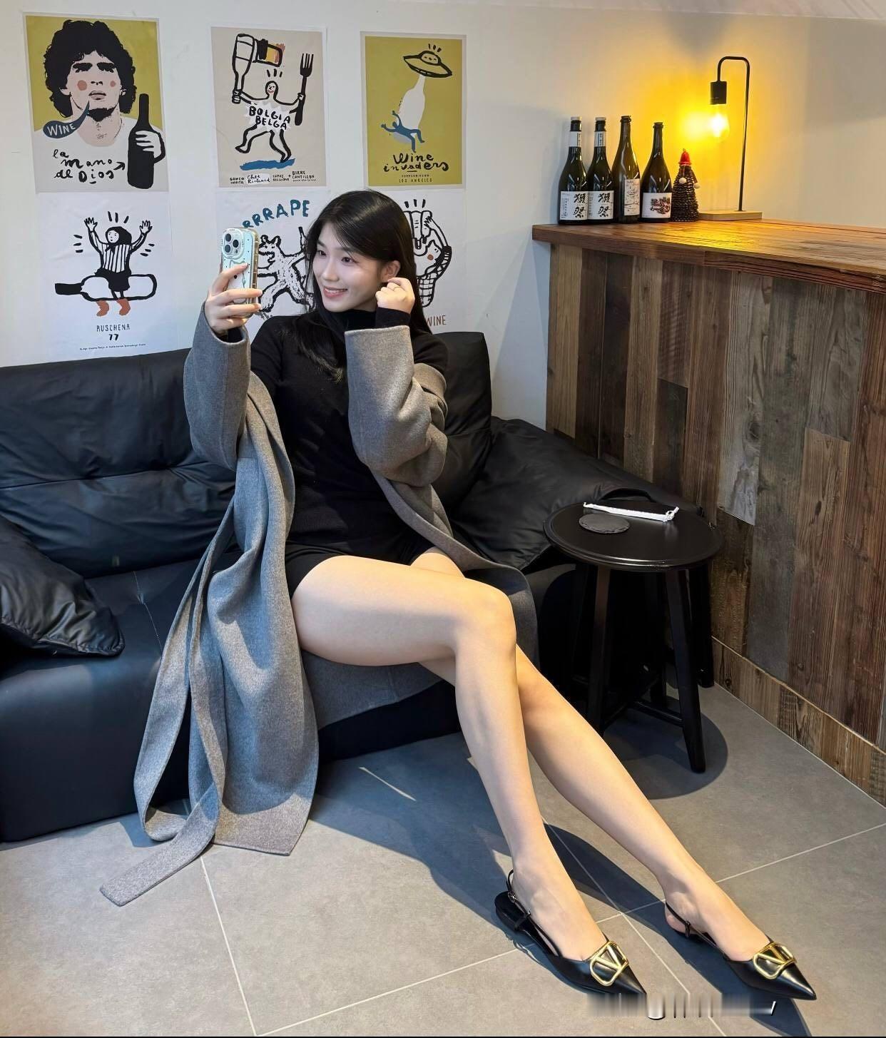 时尚穿搭指南：轻松舒适的日常穿搭，搭配高跟鞋，尽显优雅气质！👗👠大长腿