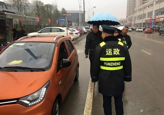 免费拉人被罚2000块！2023年，贵州六盘水，一男子驾车去城里办事，出于好心，