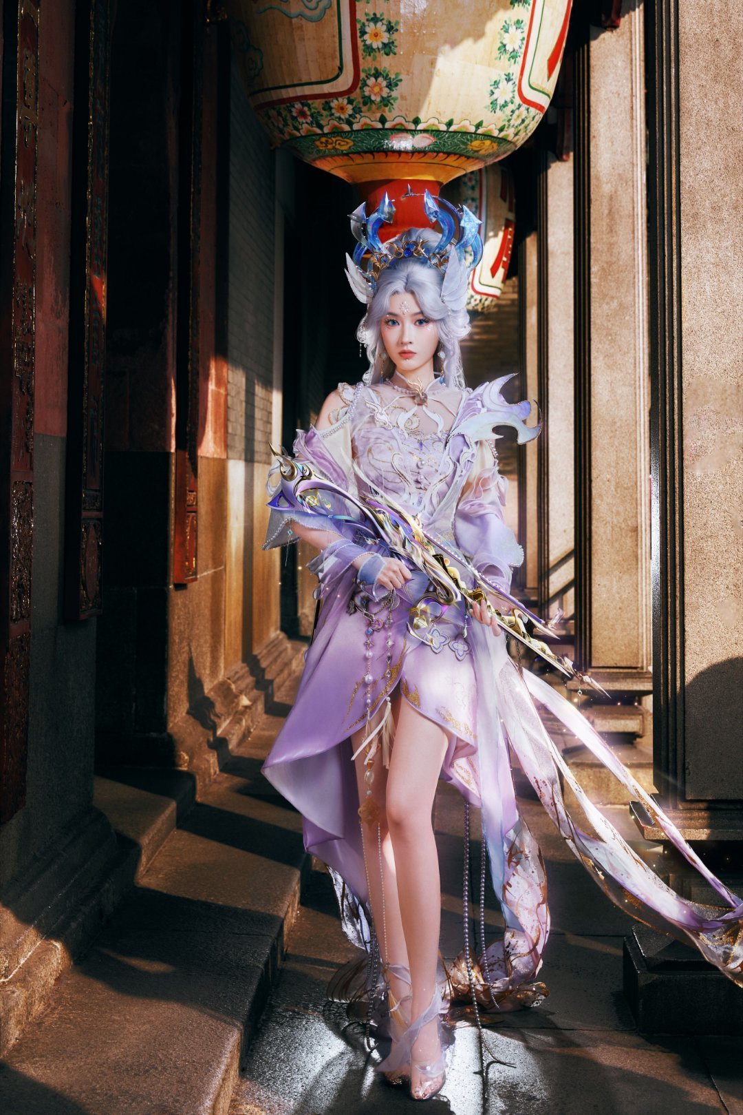 谁懂这个造型的王玉雯？紫裙猎猎，锋芒在握，王姐用一张脸诠释了什么叫又美又飒！和平