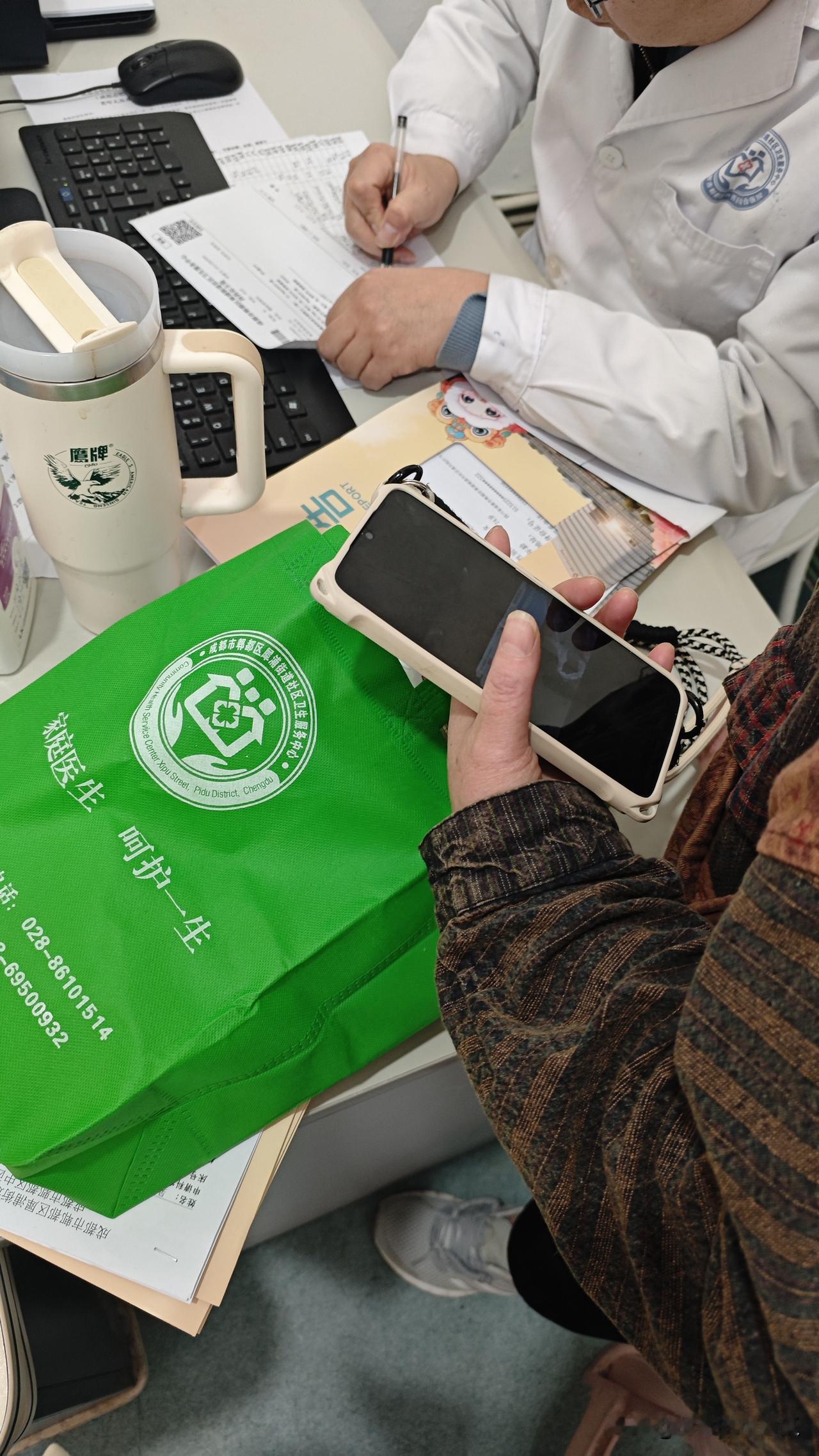 只要是排队项目，前面人必拉稀