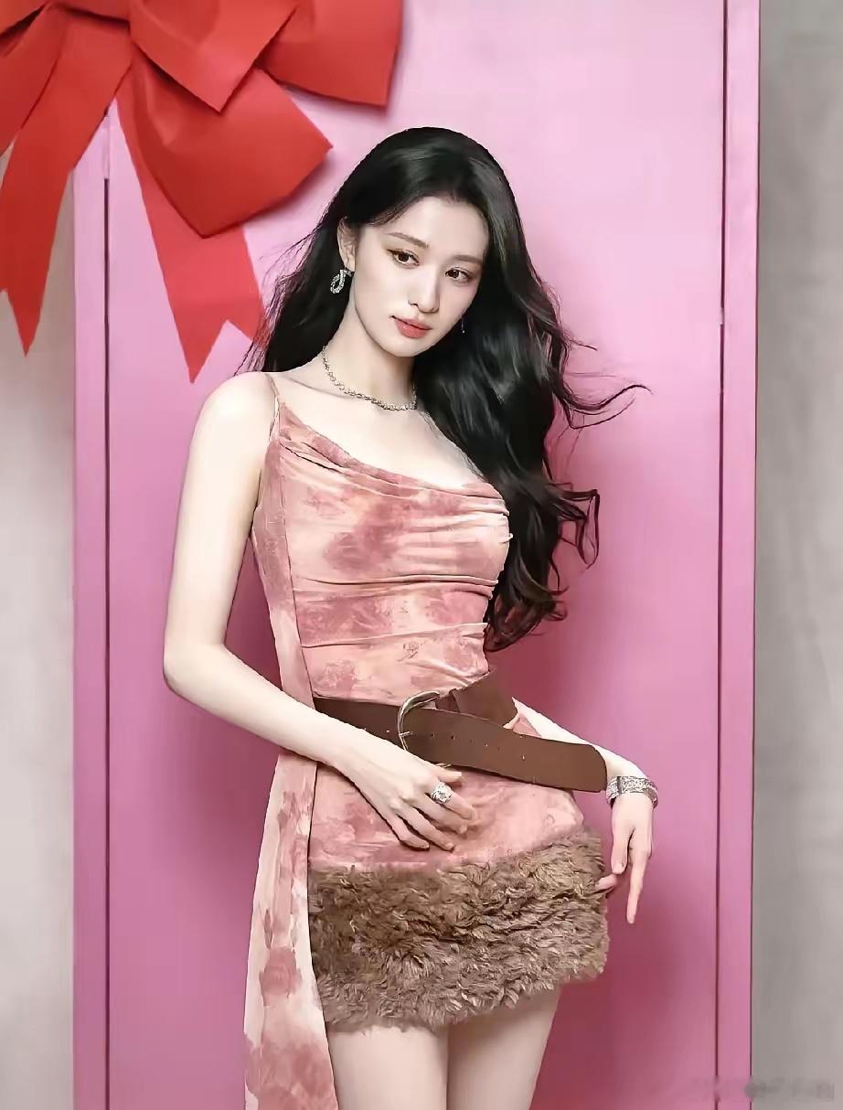 25岁的王楚然只要踏实走下去，颜值高不高已经不是最重要的了，因为她最大的优势，从