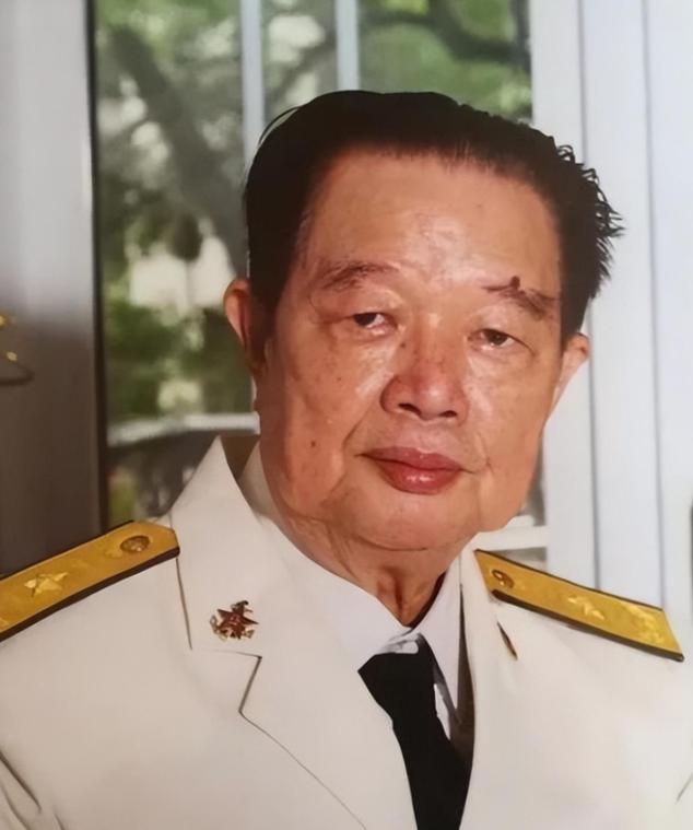1988年3月14日上午8点47分，南沙赤瓜礁，一名越军士兵举枪瞄准正在抢夺越南