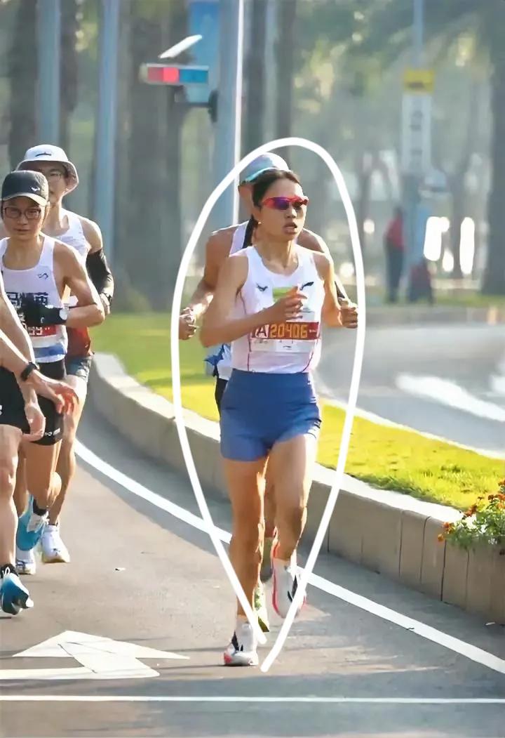 她是我见过的跑的最快的女护士
也是我见过的50天参赛5次，4次进前三名的女护士。