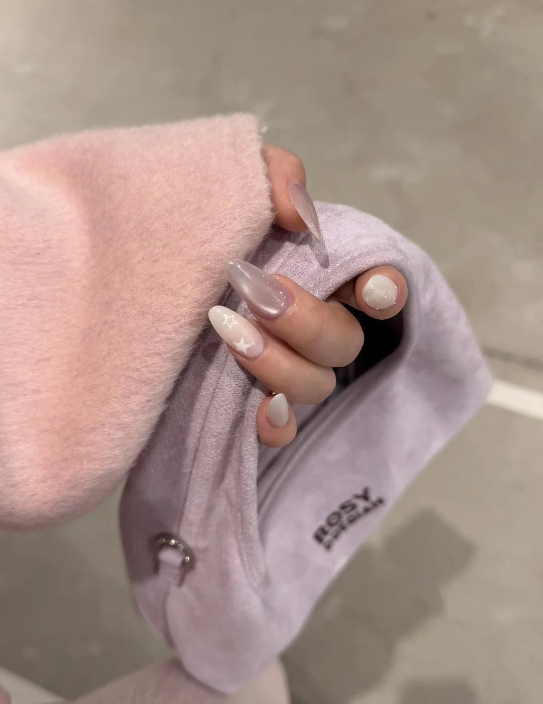 💜｜自从爱上露思之后更爱紫色了
新做的美甲和rdd饺子包、保温杯的适配度好高紫