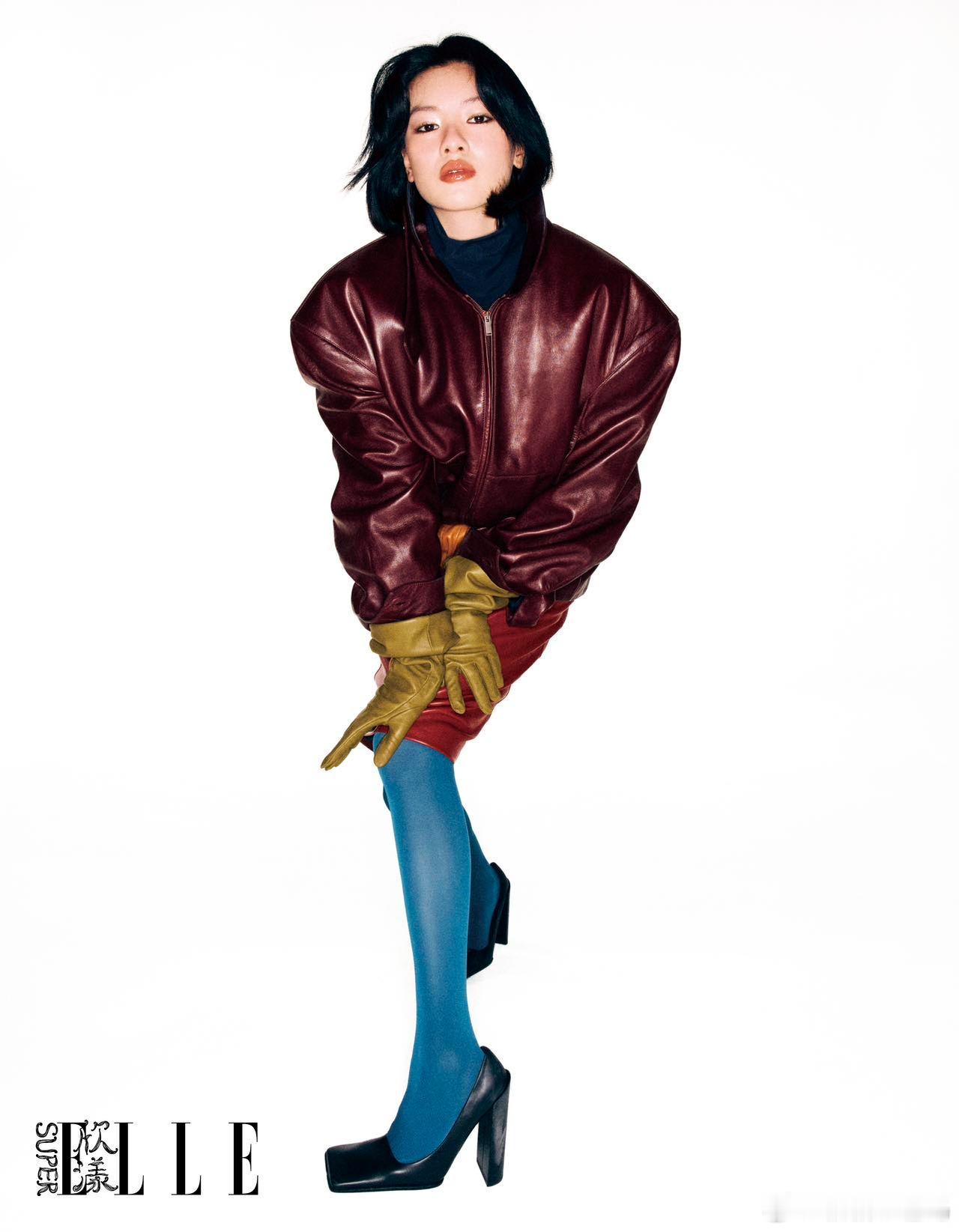 谁能想到冬天穿上鲜艳的颜色也能如此有魅力？邱天用他的穿搭告诉我们，不同季节的风格