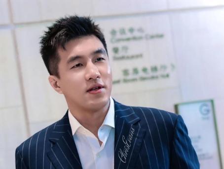 失惨重！北京时间4月5日晚，国内体育网站直播吧曝出重磅消息：著名后卫郭艾伦近日向