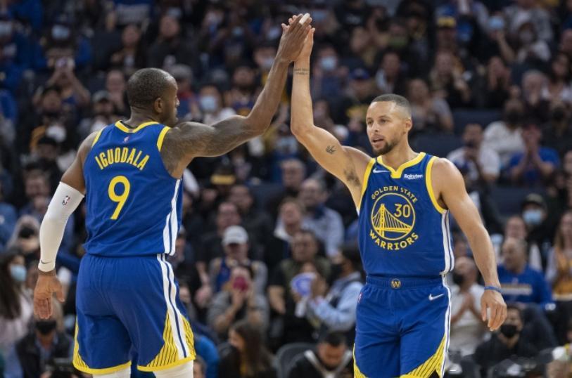 近日前NBA球星伊戈达拉接受了HoopsHype专访。记者：“说到小个后卫，这类