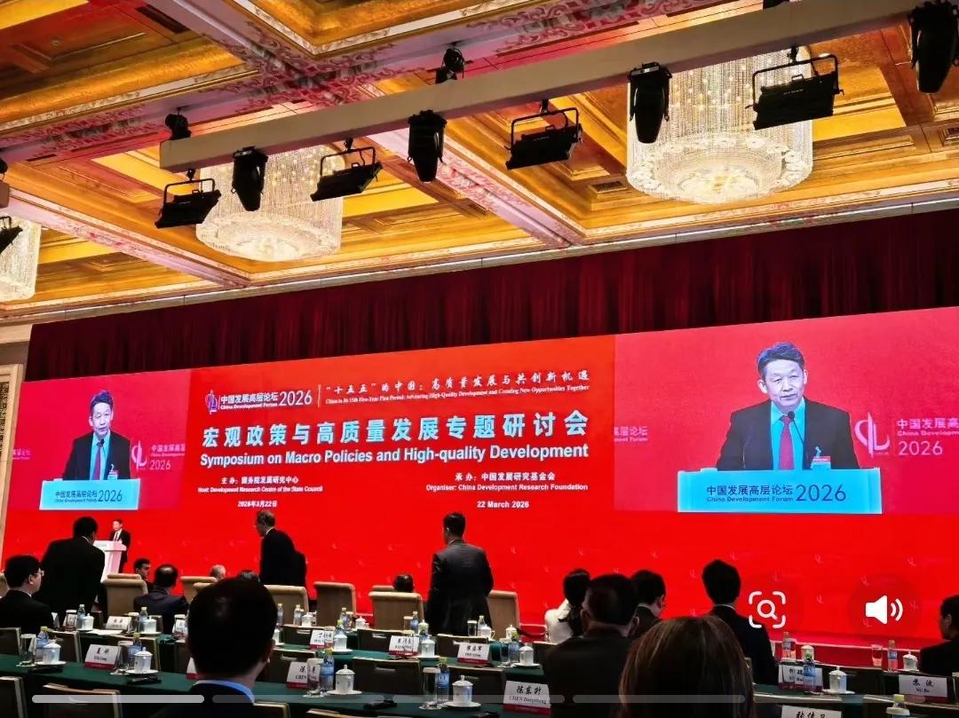 这几天北京钓鱼台确实挺热闹，全球顶尖巨头的老板几乎全到齐了。苹果的库克、奔驰的康