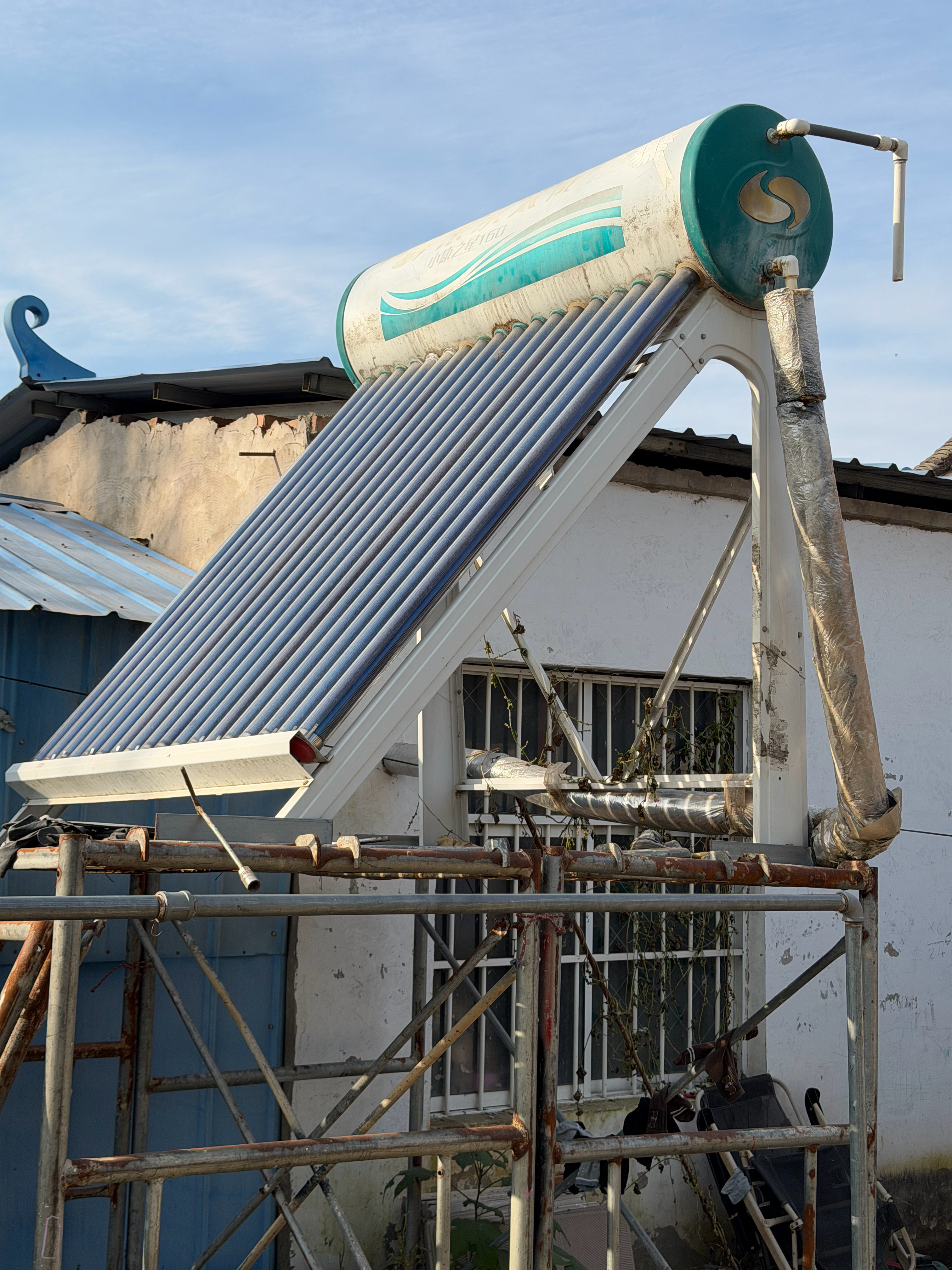 河南农村，基本每家都有太阳能，洗脸洗澡用 