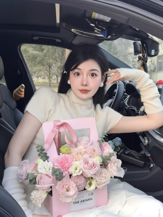 今日look💐美腻的女孩子收到花啦 又开心了！