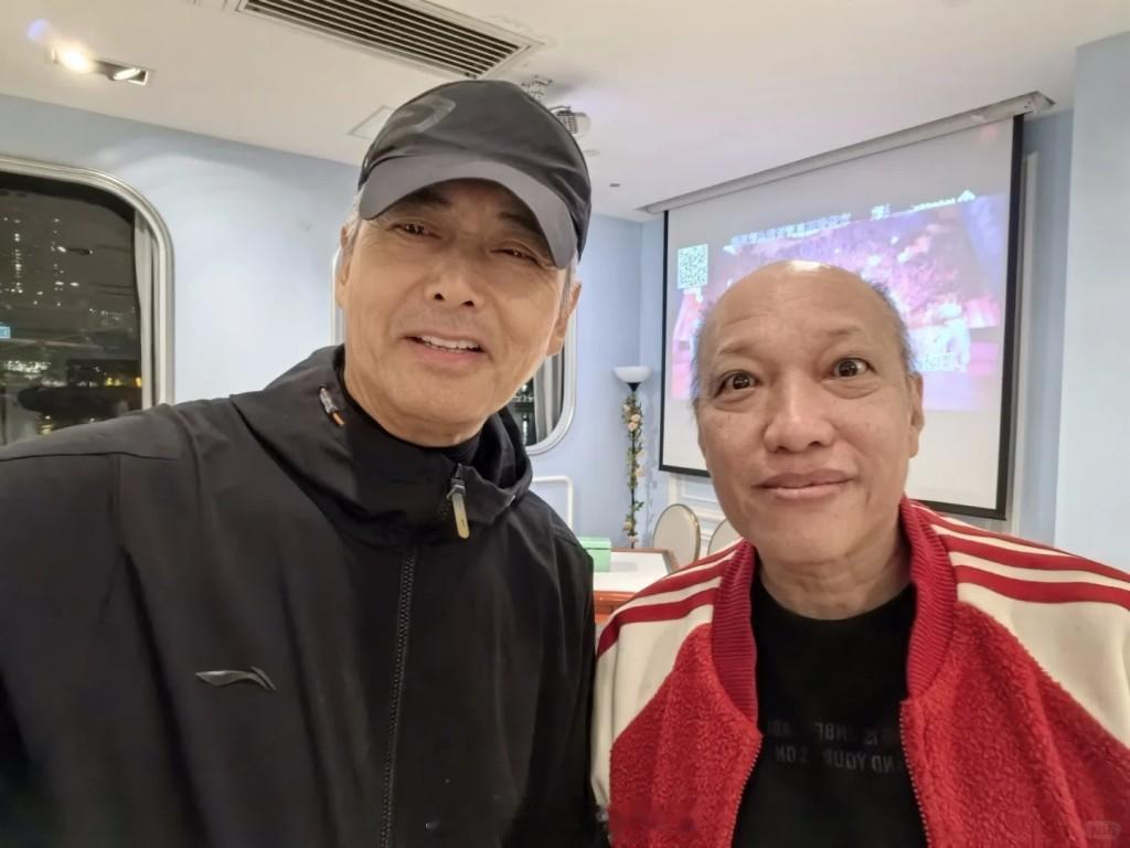 星岛：周润发低调资助TVB退休工作人员善举曝光，曾宴请上百名幕后聚餐十分念旧，重