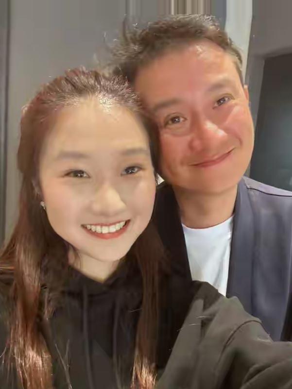 责任大于恩怨，原来文章把“八号院儿”开到上海，是因为前妻马伊琍老家在这，方便他打