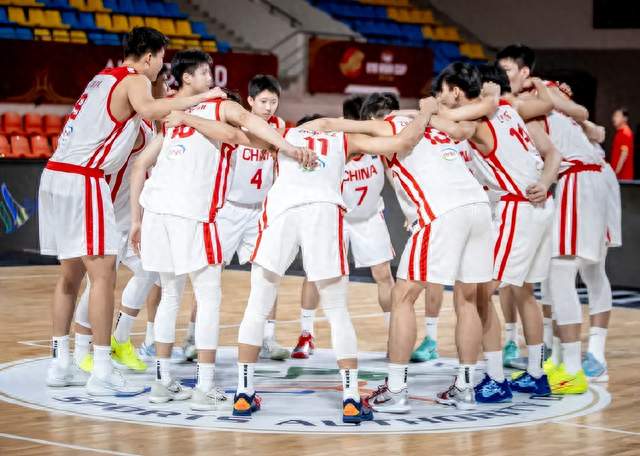 憾负强敌！中国U18男篮不敌澳大利亚 斩获亚洲杯亚军