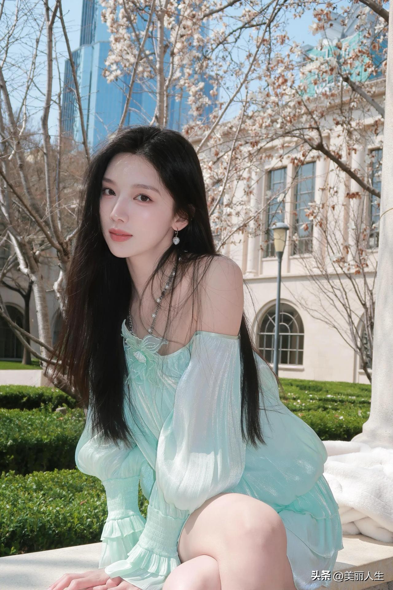 清晨醒来，不被焦虑裹挟，不被杂念纠缠，感受阳光慢慢洒进房间，听窗外微风轻响，便知