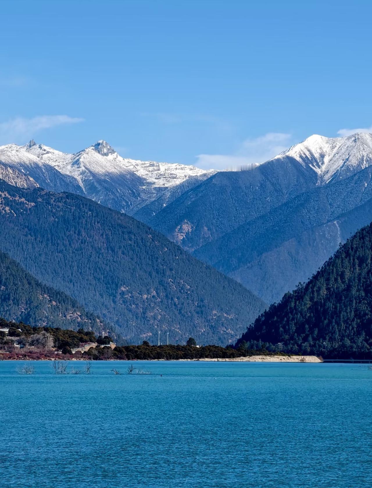 多布措｜藏在林芝的小众蓝色玻璃湖
不知道林芝的本地人
知道这里还藏有如此惊艳的秘