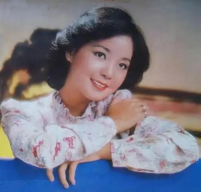任时光匆匆流去我只在乎你。
年复一年，我不能停止怀念，
世间再无天籁， 我心中的