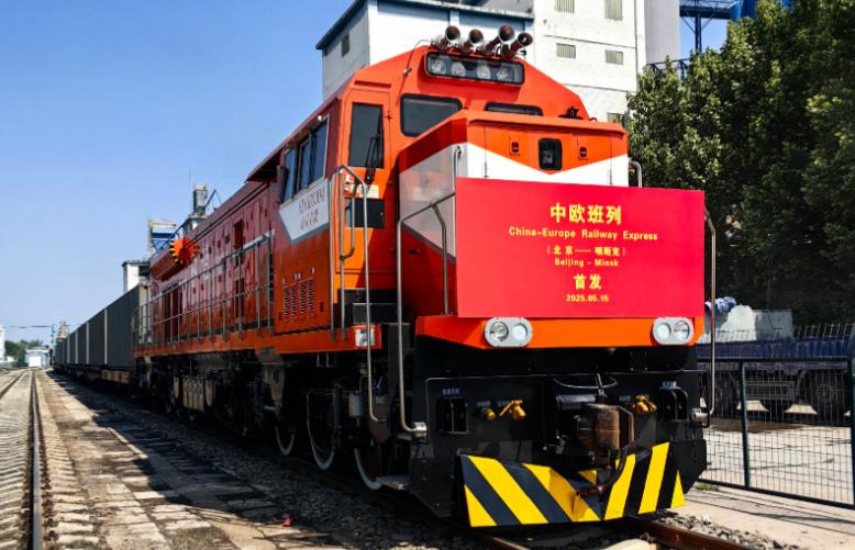 中欧铁路被断，天塌下来了？很多人看到 300 列火车被堵，都为中国捏了一把汗。错