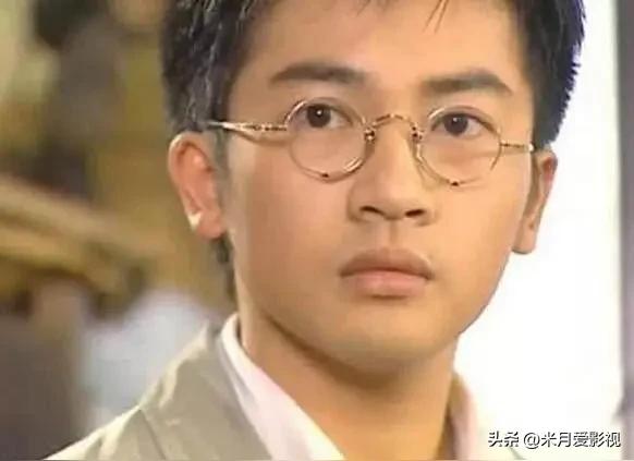 杜飞才是《情深深》里最被低估的“人间清醒”！别再只盯着依萍如萍争宠了，这哥们儿简