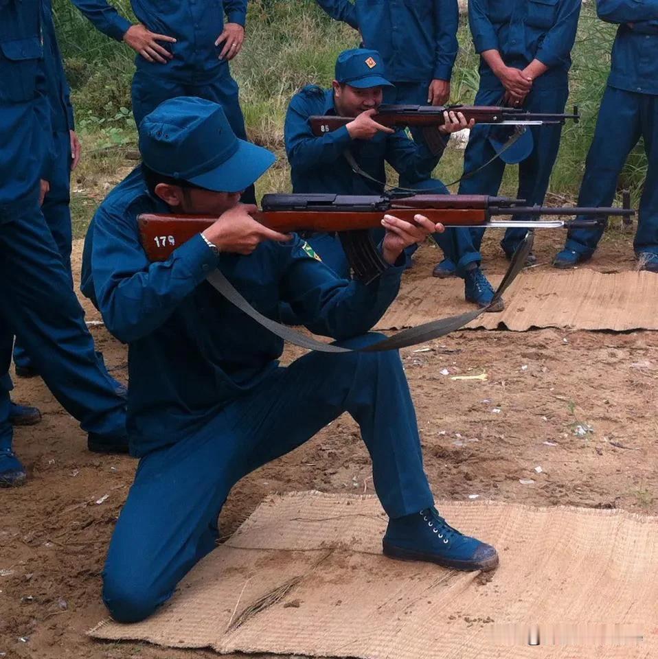 越南民兵射击63步枪