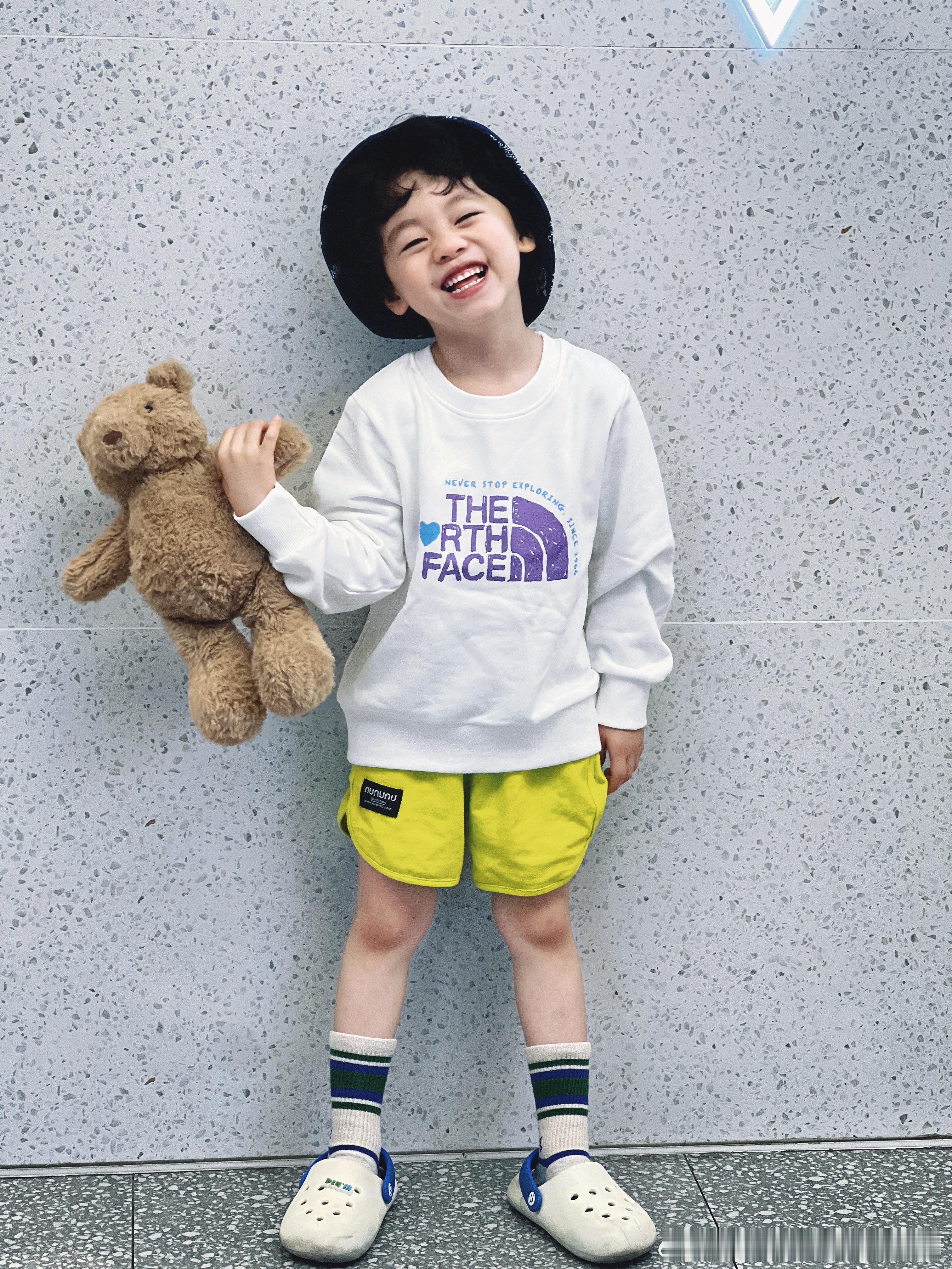#快乐万岁# 娃终于终于上学了🎒姥姥姥爷也回来了各就各位忙活起来我也是终于有自