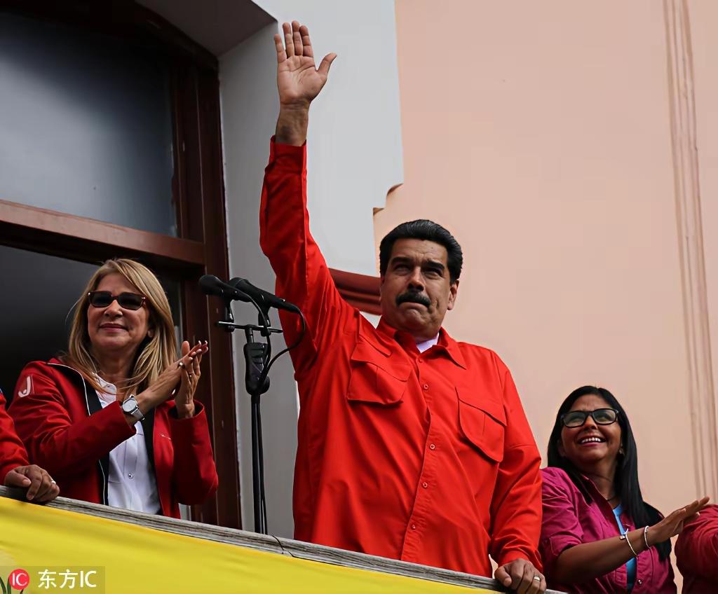 必须狠狠表扬委内瑞拉这两位政坛女强人，发型一样，气场更是旗鼓相当！

当年齐肩短