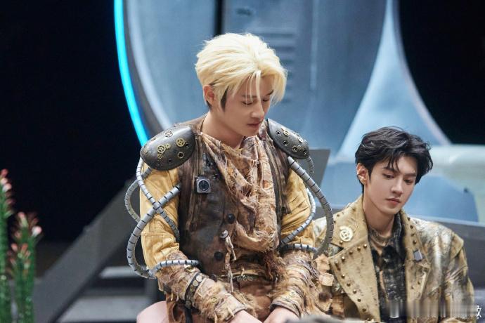 大侦探黑车大劫案大侦探荒漠密闭空间上演离奇凶案，甄小强突然丧命，背后牵扯出连环谜