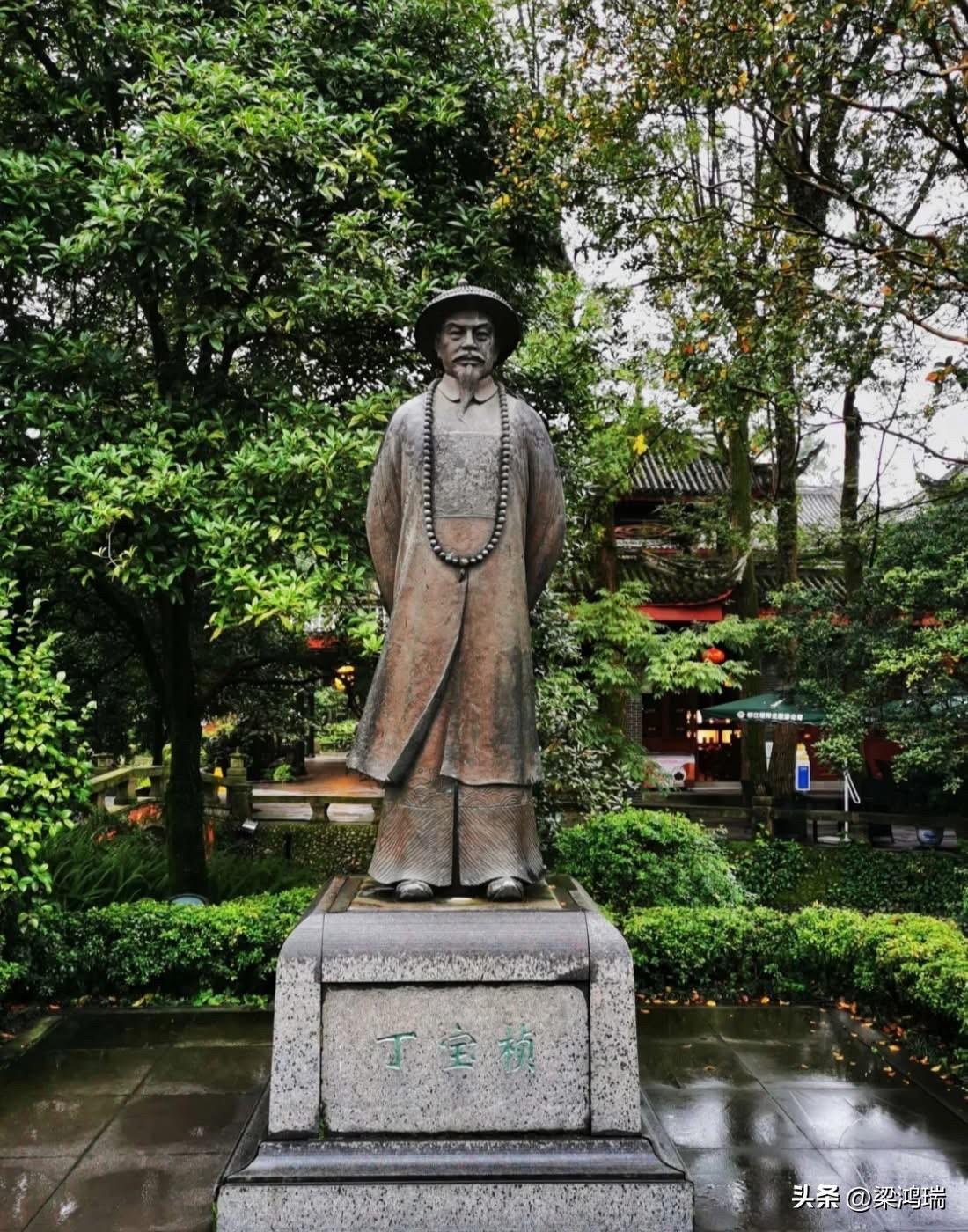 大太监安德海被杀后，慈禧本来很是愤怒，可在得知安德海死后被扒掉裤子，当街展示，笑