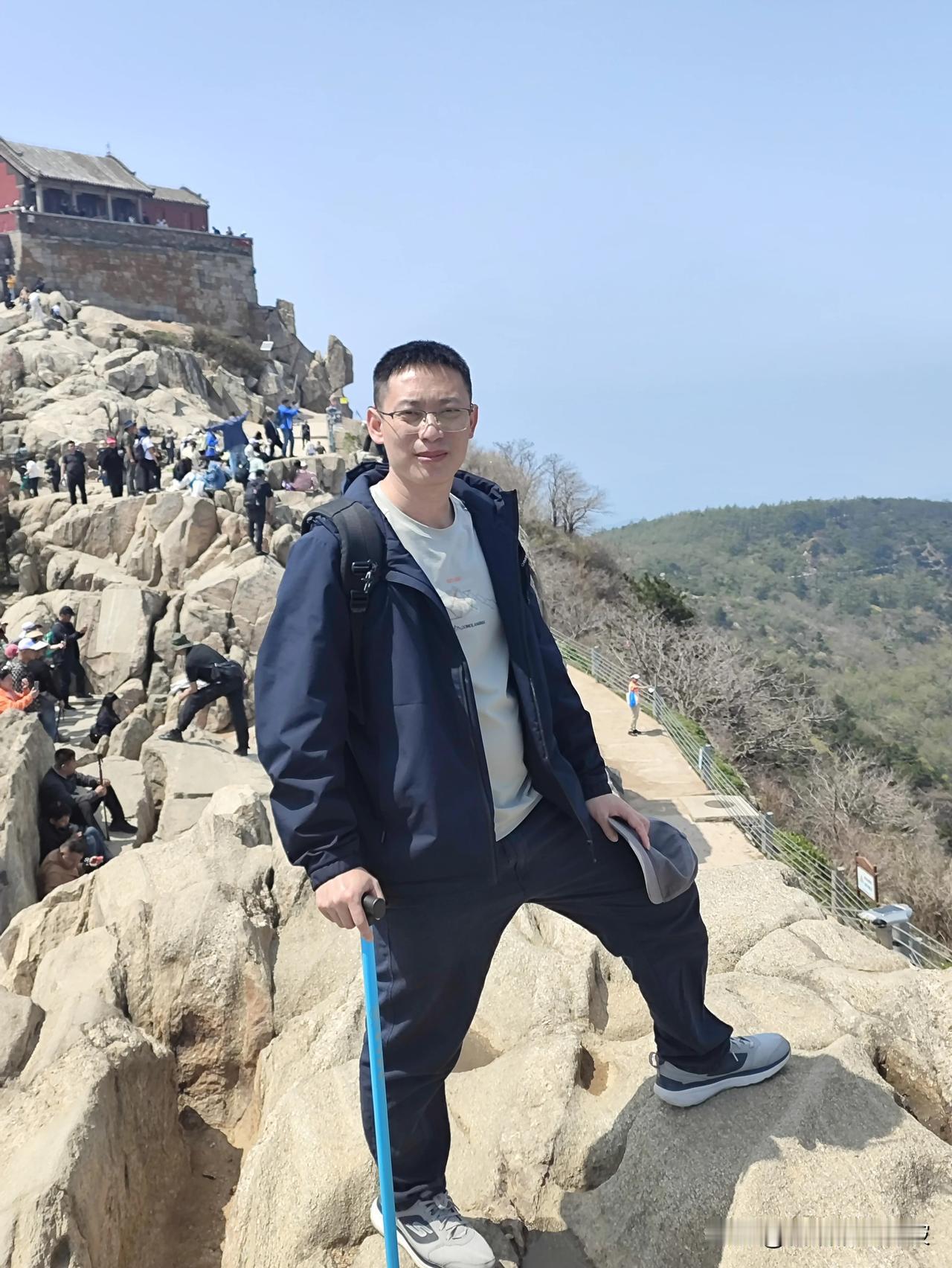 一步一重天，在泰山遇见风与自由。
天地辽阔，心神安宁，
想来在此处静心催眠疗愈，