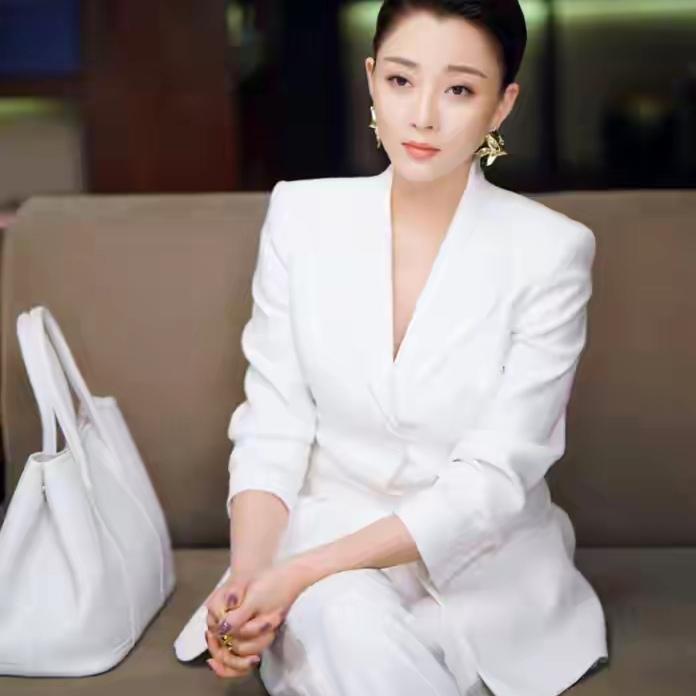 娱乐圈美女明星扎堆，可“演技派+女富豪+冻龄女神”集一身的，殷桃必须拥有姓名！4
