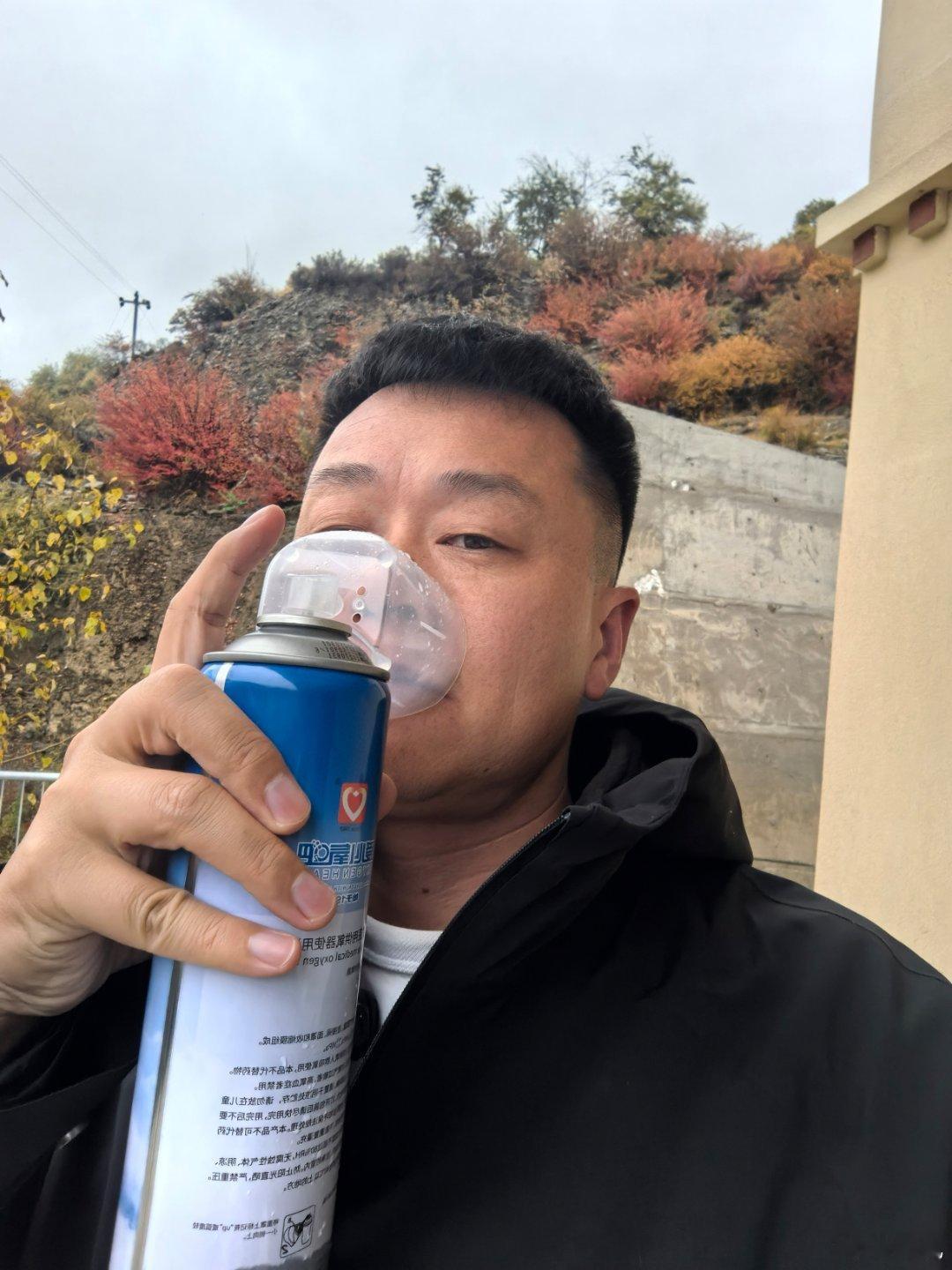 来西藏每次都要靠氧气瓶，今天来参加奇瑞瑞虎8的活动，他们让我戒掉氧气瓶，说有个秘