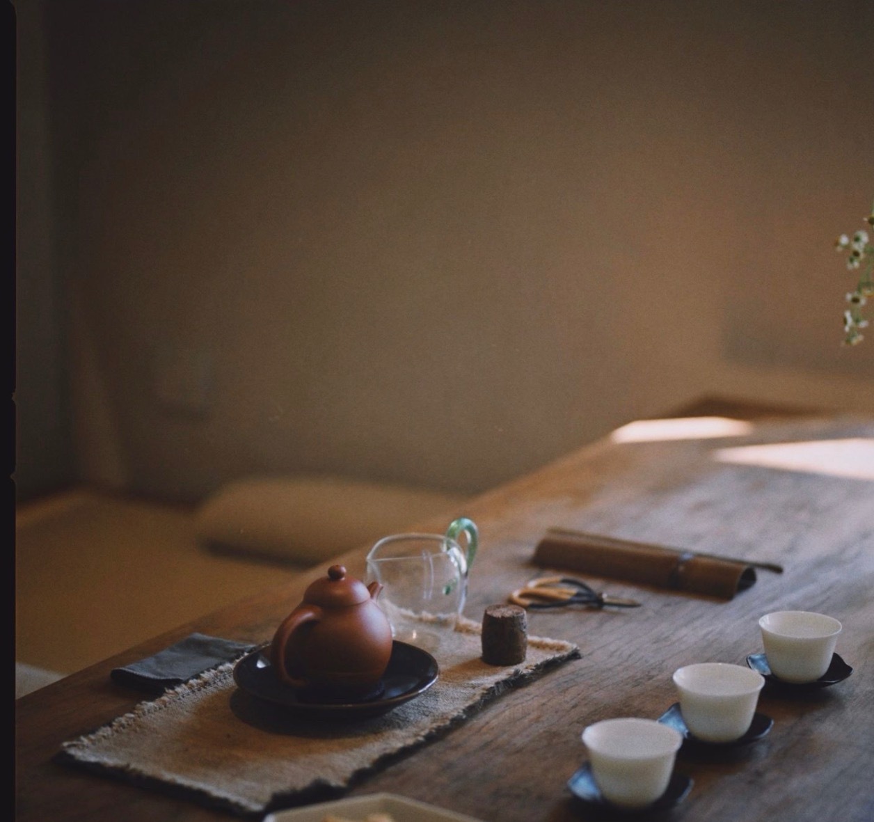 品茶赏器交友  愿持一杯清茶，守护一份宁静致远的心境。最好的关系，是彼此珍惜，相