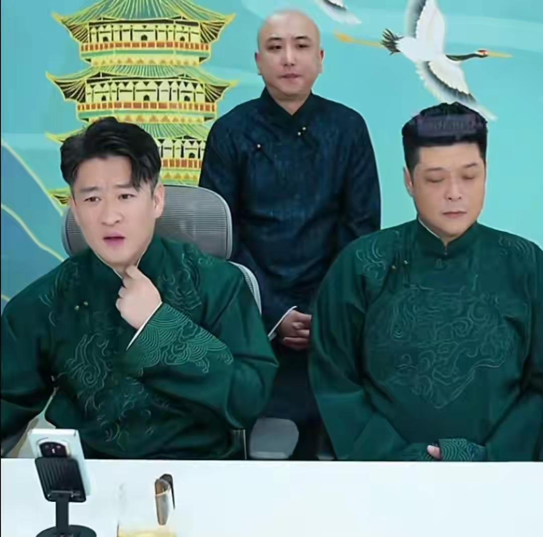 曹云金直播翻车现场：黑粉让我管住嘴，我凭什么？

曹云金昨晚直播又炸了。

他说
