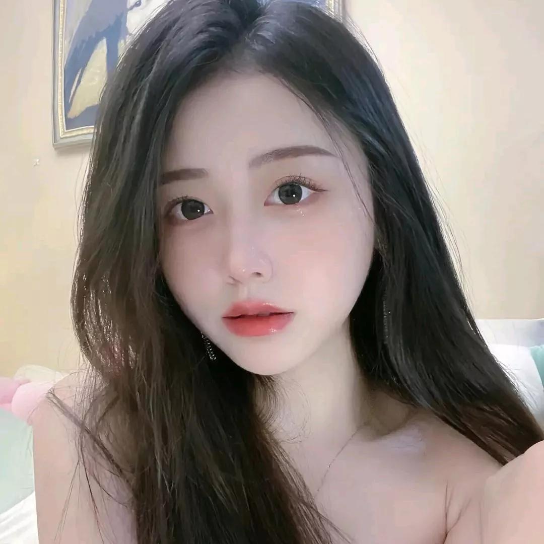 甜美少女，梦幻妆容，自然光下更迷人