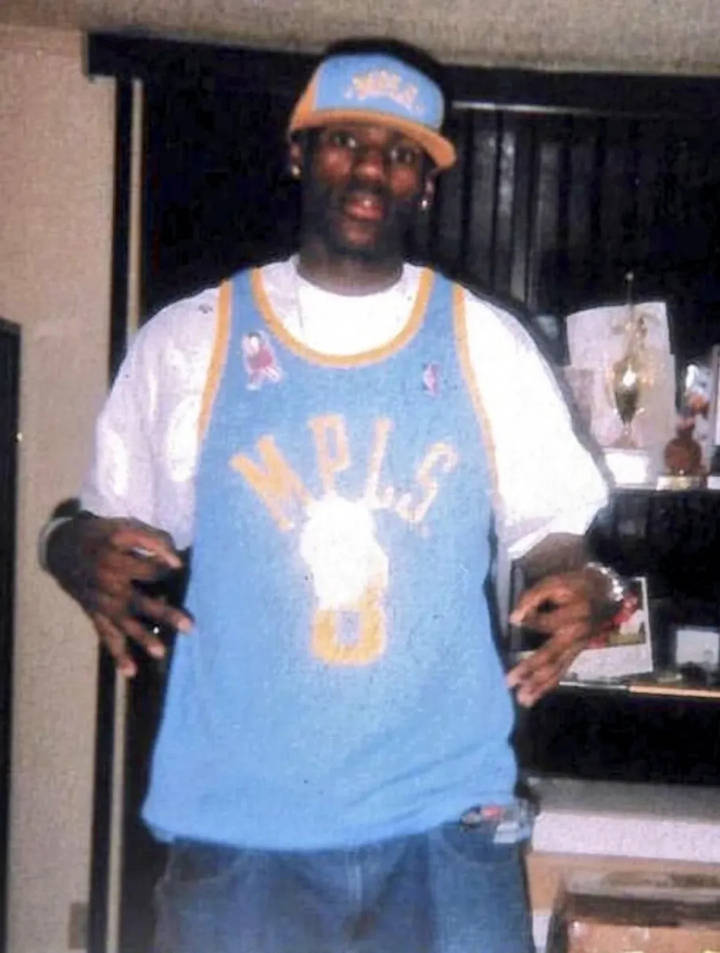 当一些詹蜜拿不出正当理由为詹姆斯辩护时，他们唯一沾沾自喜的手段就是拿科比开刀。我