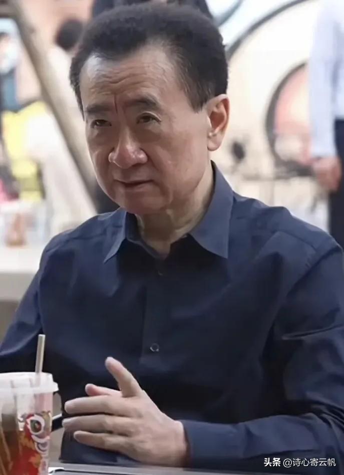 王思聪王健林，彻底告别了！
3月27日，王健林和王思聪父子俩突然冲上热搜，这次都