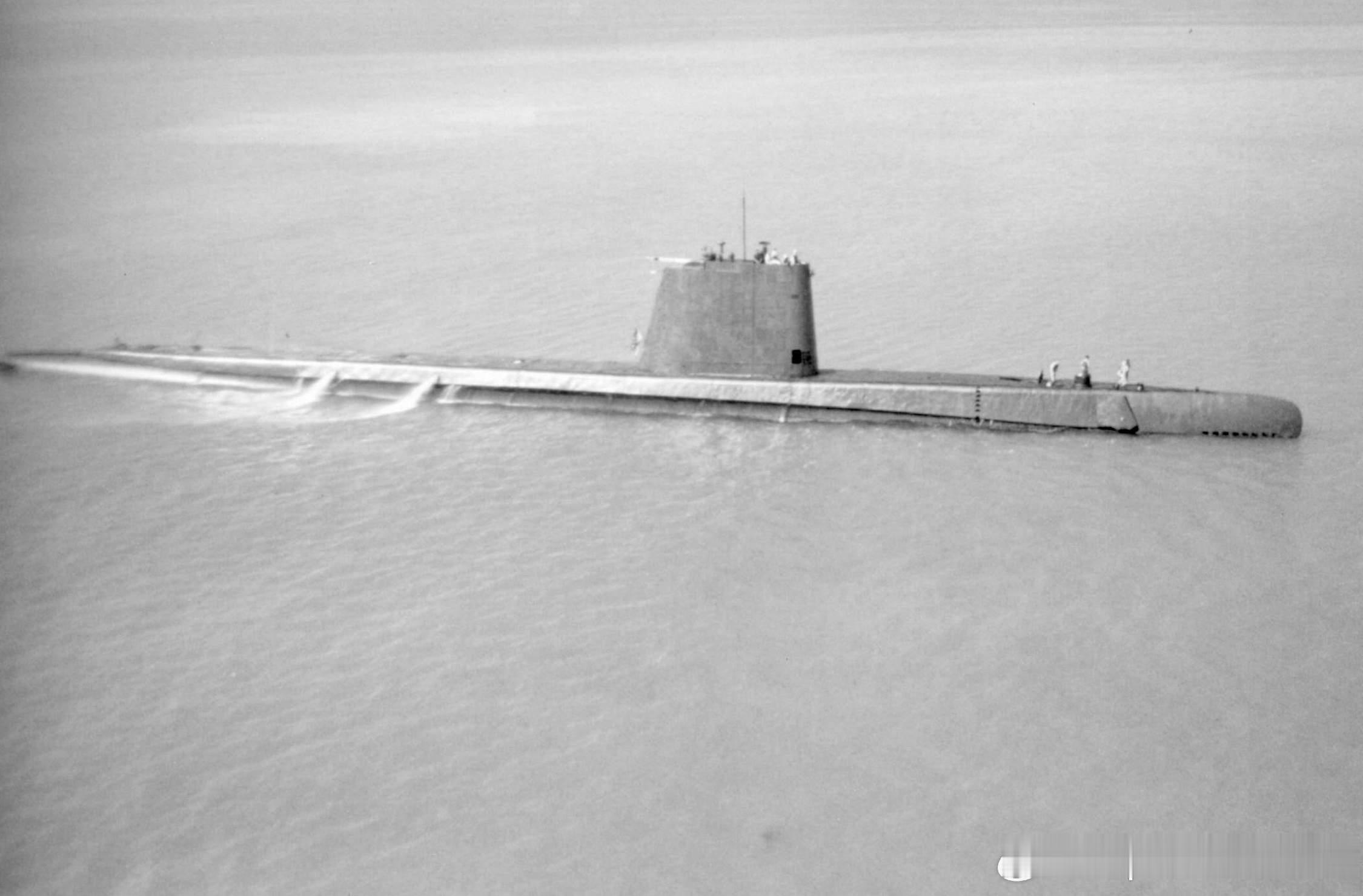 1972年6月6日的美国海军SS-478 USS Cutlass“小弯刀” 号潜