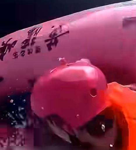 业内人士称所有漂流都死过人我去年还跟风去过一次峡谷漂流，当时觉得呛水丢鞋挺好玩。