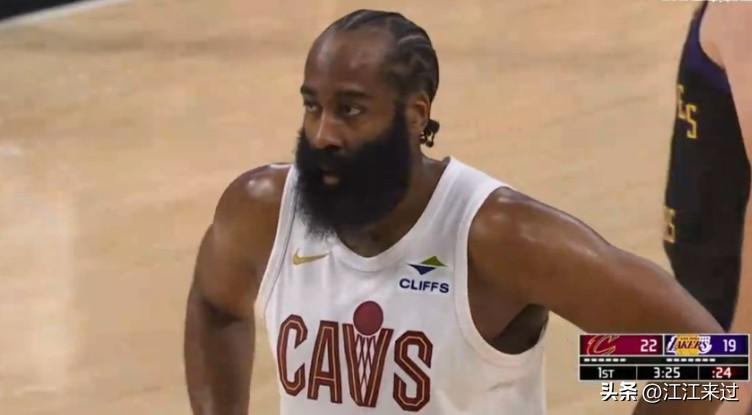 哈登首节轻松9分与东契奇的14分上演飙分大戏！米切尔5中1急需找回状态！
骑士不