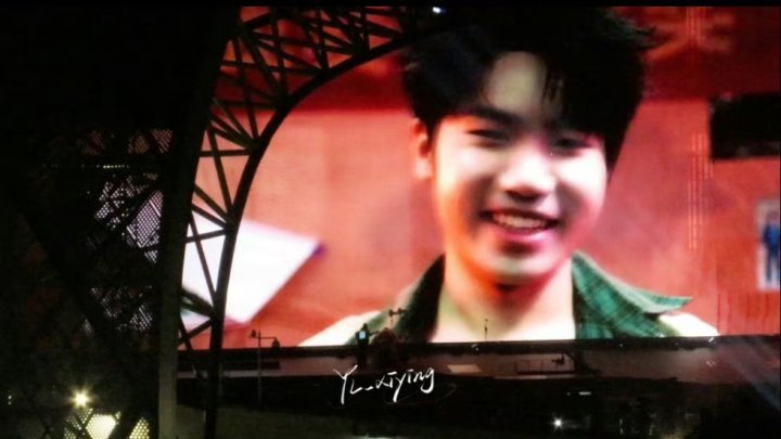 花海出演时代少年团短片，哇塞塞 