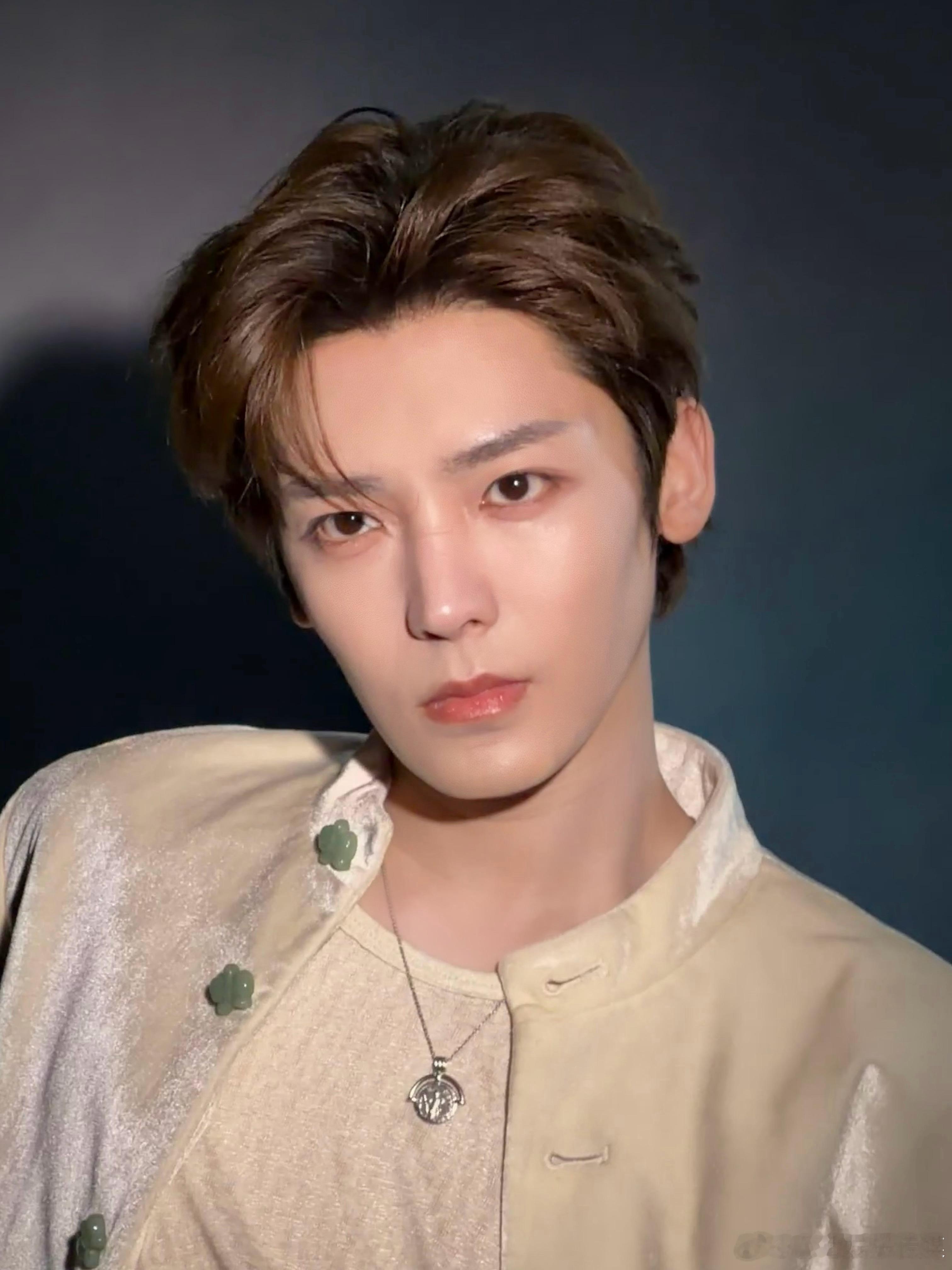 侯明昊直播 哇哦！侯明昊直播里分享生活点滴的时候，就像在翻开一本精彩的故事书。那