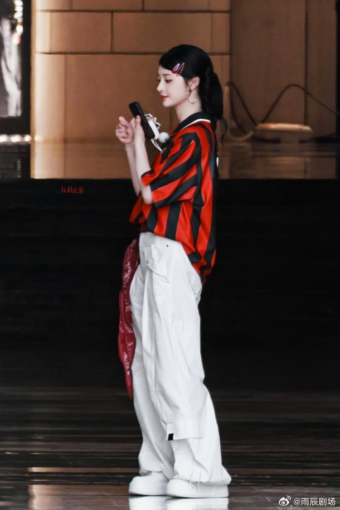 奔跑吧奔跑吧海口直播终于等到周洁琼上跑男！直播状态好到发光，蝴蝶结发型太戳人，坐