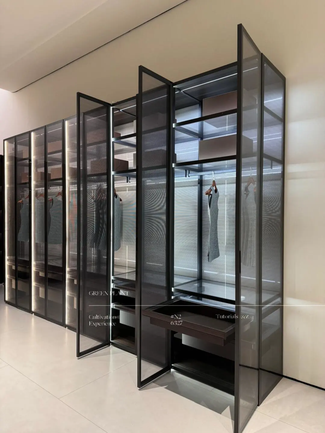 1350一方做的玻璃柜